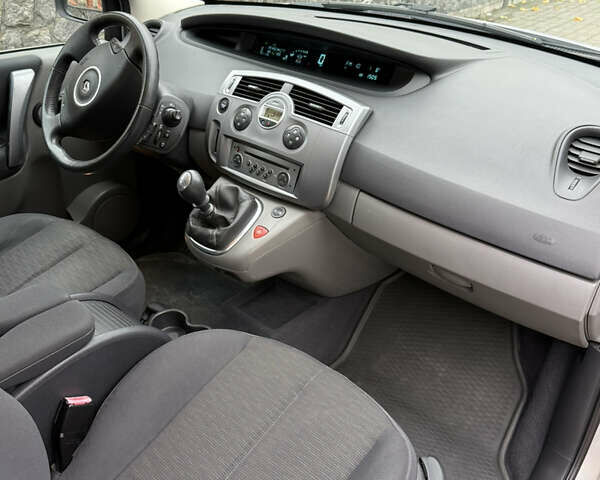 Серый Рено Сценик, объемом двигателя 1.6 л и пробегом 230 тыс. км за 5699 $, фото 4 на Automoto.ua