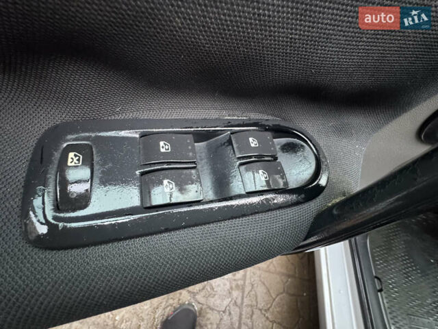 Серый Рено Сценик, объемом двигателя 1.6 л и пробегом 188 тыс. км за 4899 $, фото 15 на Automoto.ua