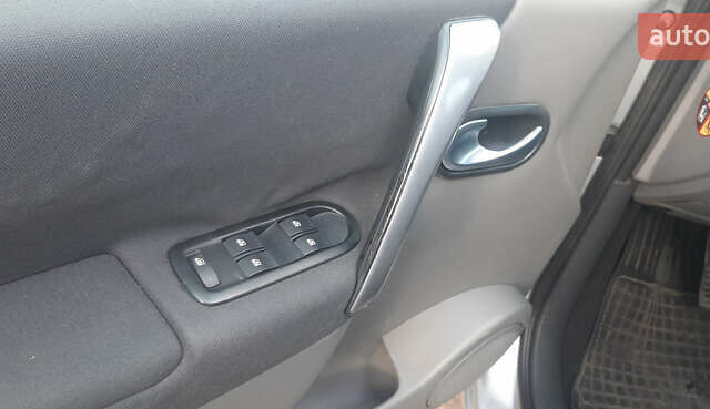 Серый Рено Сценик, объемом двигателя 1.6 л и пробегом 240 тыс. км за 5150 $, фото 31 на Automoto.ua