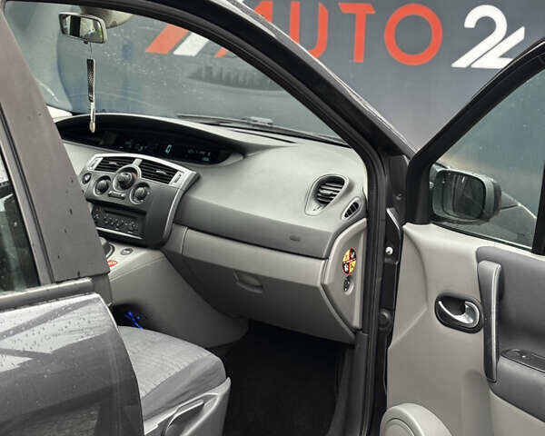 Серый Рено Сценик, объемом двигателя 1.6 л и пробегом 203 тыс. км за 5300 $, фото 17 на Automoto.ua