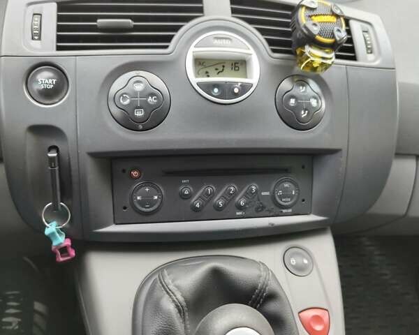 Сірий Рено Сценік, об'ємом двигуна 1.6 л та пробігом 295 тис. км за 4200 $, фото 2 на Automoto.ua