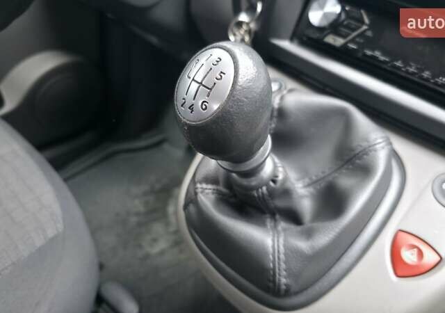 Серый Рено Сценик, объемом двигателя 1.6 л и пробегом 212 тыс. км за 6300 $, фото 40 на Automoto.ua