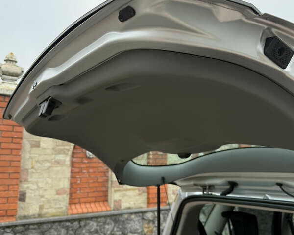 Серый Рено Сценик, объемом двигателя 1.6 л и пробегом 230 тыс. км за 5699 $, фото 57 на Automoto.ua