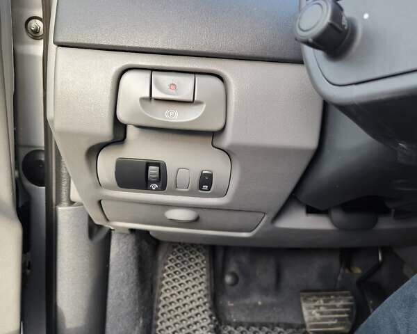 Сірий Рено Сценік, об'ємом двигуна 2 л та пробігом 210 тис. км за 6950 $, фото 12 на Automoto.ua
