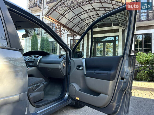 Серый Рено Сценик, объемом двигателя 2 л и пробегом 176 тыс. км за 6650 $, фото 67 на Automoto.ua