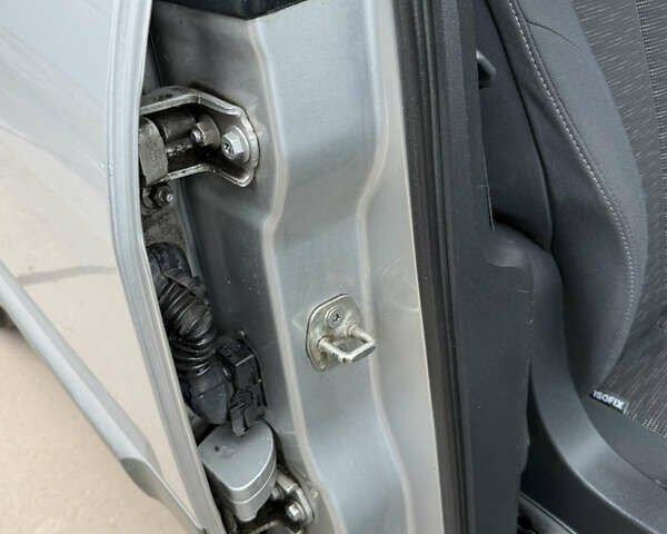 Серый Рено Сценик, объемом двигателя 1.6 л и пробегом 230 тыс. км за 5699 $, фото 113 на Automoto.ua