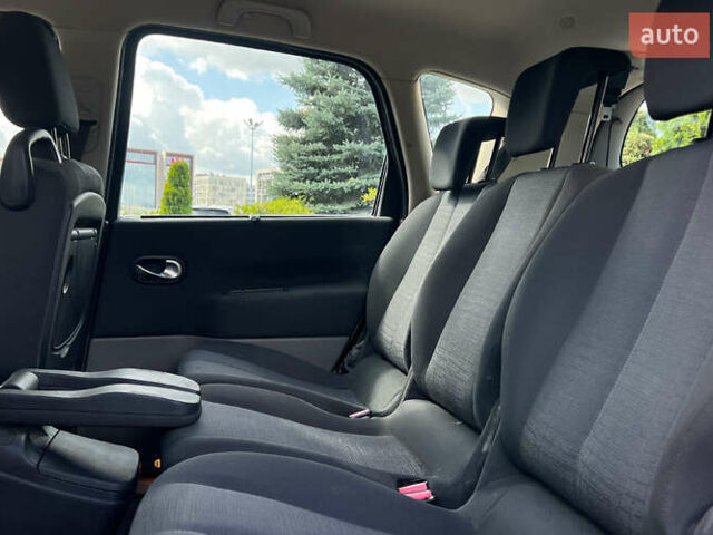 Серый Рено Сценик, объемом двигателя 1.6 л и пробегом 228 тыс. км за 5300 $, фото 11 на Automoto.ua