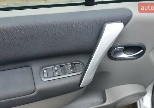 Серый Рено Сценик, объемом двигателя 1.6 л и пробегом 212 тыс. км за 6300 $, фото 18 на Automoto.ua