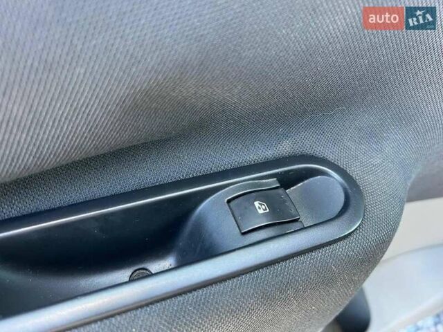 Серый Рено Сценик, объемом двигателя 2 л и пробегом 286 тыс. км за 5790 $, фото 33 на Automoto.ua