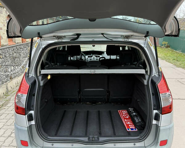 Серый Рено Сценик, объемом двигателя 1.6 л и пробегом 230 тыс. км за 5699 $, фото 56 на Automoto.ua