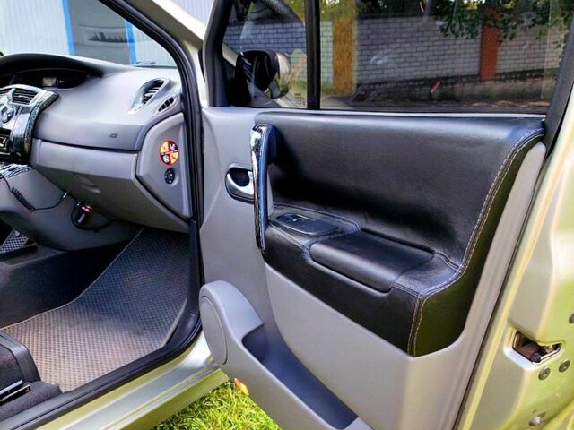 Серый Рено Сценик, объемом двигателя 2 л и пробегом 0 тыс. км за 5200 $, фото 6 на Automoto.ua