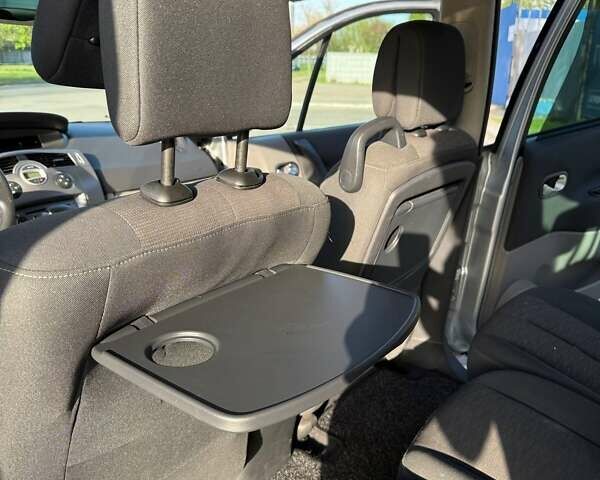 Серый Рено Сценик, объемом двигателя 1.87 л и пробегом 262 тыс. км за 5300 $, фото 6 на Automoto.ua