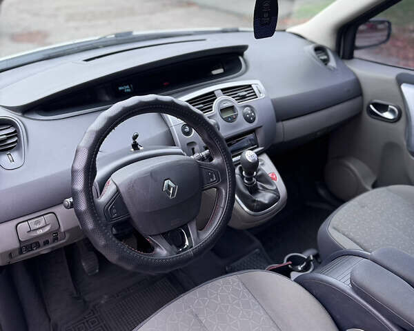 Сірий Рено Сценік, об'ємом двигуна 1.5 л та пробігом 330 тис. км за 4800 $, фото 6 на Automoto.ua