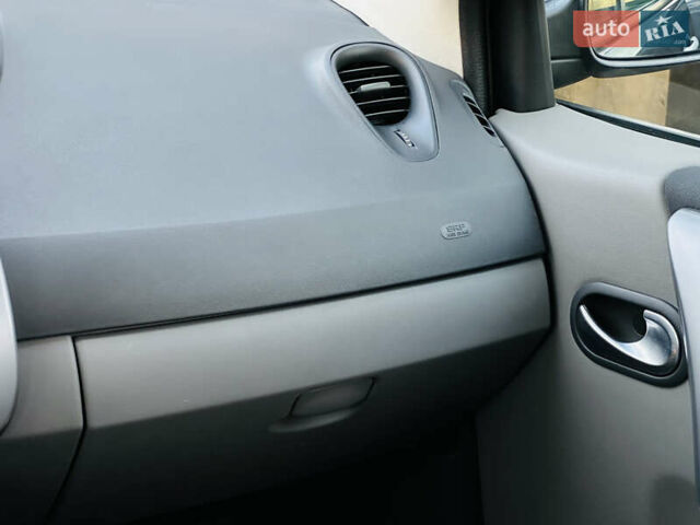 Сірий Рено Сценік, об'ємом двигуна 1.6 л та пробігом 155 тис. км за 6399 $, фото 26 на Automoto.ua