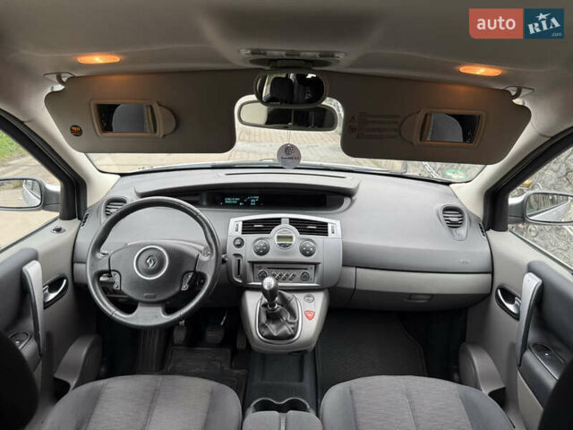 Серый Рено Сценик, объемом двигателя 1.6 л и пробегом 230 тыс. км за 5699 $, фото 28 на Automoto.ua