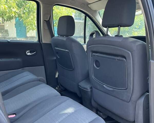 Серый Рено Сценик, объемом двигателя 1.6 л и пробегом 280 тыс. км за 5200 $, фото 4 на Automoto.ua