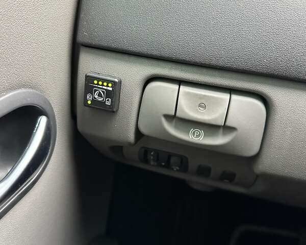 Серый Рено Сценик, объемом двигателя 2 л и пробегом 85 тыс. км за 7700 $, фото 5 на Automoto.ua