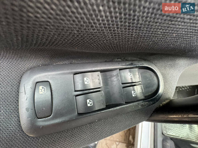 Сірий Рено Сценік, об'ємом двигуна 1.6 л та пробігом 188 тис. км за 4999 $, фото 14 на Automoto.ua