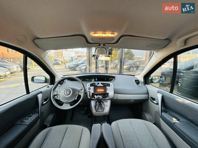 Сірий Рено Сценік, об'ємом двигуна 1.6 л та пробігом 155 тис. км за 6399 $, фото 21 на Automoto.ua