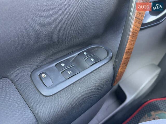 Сірий Рено Сценік, об'ємом двигуна 1.6 л та пробігом 245 тис. км за 5999 $, фото 19 на Automoto.ua