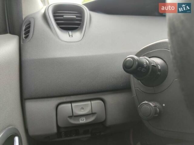 Сірий Рено Сценік, об'ємом двигуна 1.6 л та пробігом 295 тис. км за 4200 $, фото 6 на Automoto.ua