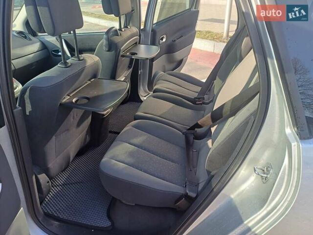 Сірий Рено Сценік, об'ємом двигуна 1.6 л та пробігом 250 тис. км за 5800 $, фото 10 на Automoto.ua