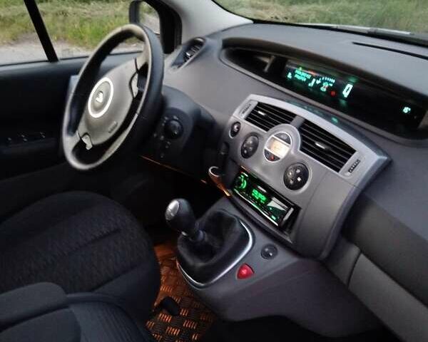 Серый Рено Сценик, объемом двигателя 1.6 л и пробегом 200 тыс. км за 4600 $, фото 11 на Automoto.ua