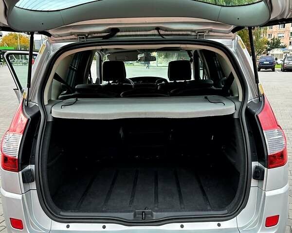 Серый Рено Сценик, объемом двигателя 1.6 л и пробегом 172 тыс. км за 5400 $, фото 22 на Automoto.ua