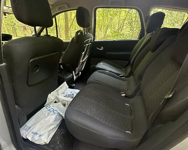 Сірий Рено Сценік, об'ємом двигуна 2 л та пробігом 219 тис. км за 4700 $, фото 13 на Automoto.ua