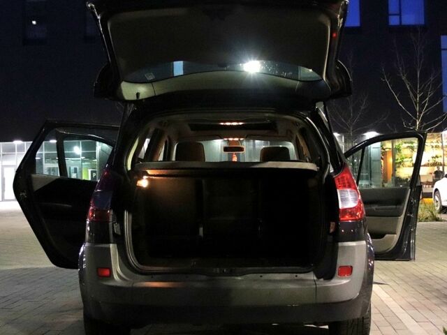 Серый Рено Сценик, объемом двигателя 1.5 л и пробегом 326 тыс. км за 4700 $, фото 3 на Automoto.ua