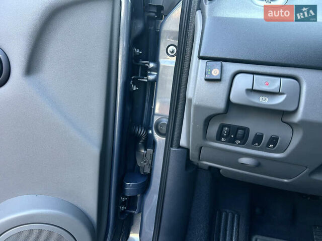 Серый Рено Сценик, объемом двигателя 2 л и пробегом 176 тыс. км за 6399 $, фото 65 на Automoto.ua