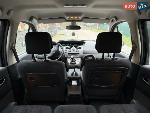 Серый Рено Сценик, объемом двигателя 1.6 л и пробегом 230 тыс. км за 5699 $, фото 54 на Automoto.ua