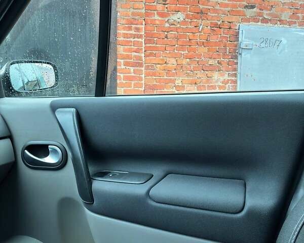 Серый Рено Сценик, объемом двигателя 1.6 л и пробегом 195 тыс. км за 4999 $, фото 10 на Automoto.ua