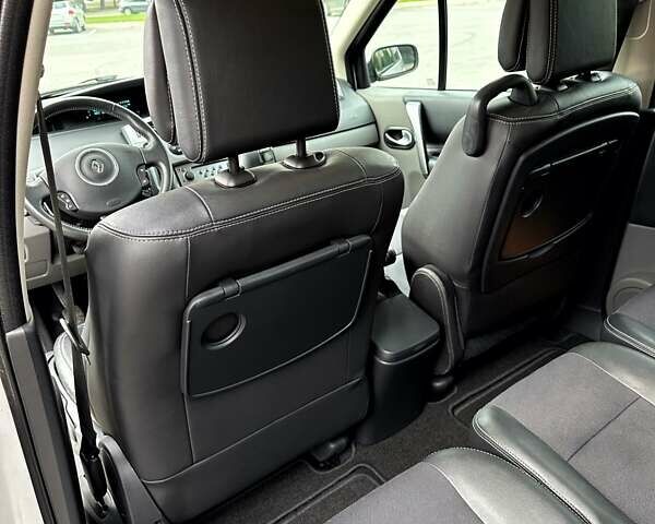 Серый Рено Сценик, объемом двигателя 1.6 л и пробегом 172 тыс. км за 5400 $, фото 20 на Automoto.ua