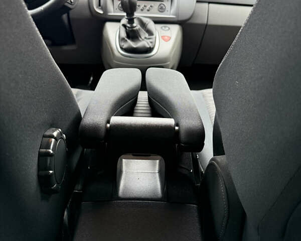 Серый Рено Сценик, объемом двигателя 1.6 л и пробегом 230 тыс. км за 5699 $, фото 106 на Automoto.ua