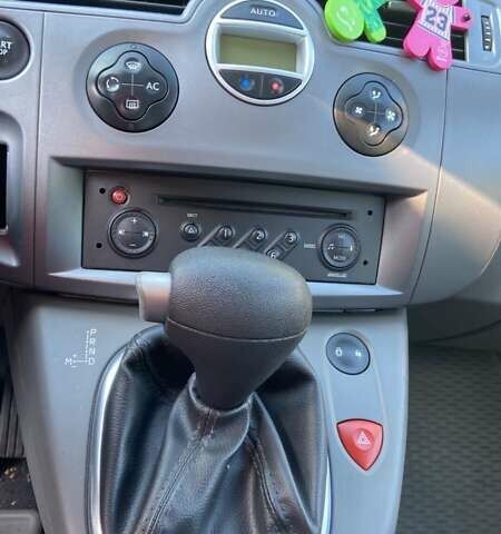 Рено Сценик 2007 в Гайсине на Automoto.ua Серый Рено Сценик, объемом двигателя 2 л и пробегом 190 тыс. км за 5500 $, фото 9 на Automoto.ua