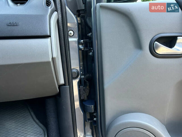Серый Рено Сценик, объемом двигателя 2 л и пробегом 176 тыс. км за 6399 $, фото 72 на Automoto.ua