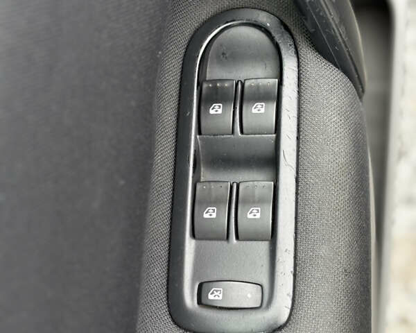 Серый Рено Сценик, объемом двигателя 1.6 л и пробегом 203 тыс. км за 5300 $, фото 22 на Automoto.ua