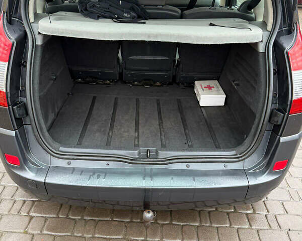 Серый Рено Сценик, объемом двигателя 1.6 л и пробегом 235 тыс. км за 6050 $, фото 7 на Automoto.ua