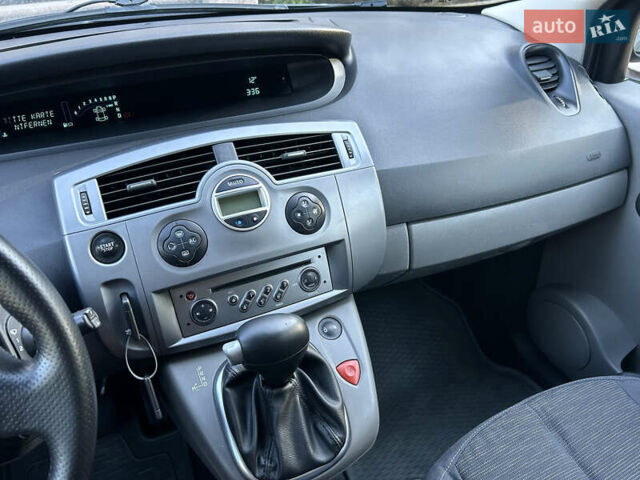 Рено Сценик 2007 в Виннице на Automoto.ua Серый Рено Сценик, объемом двигателя 2 л и пробегом 176 тыс. км за 6399 $, фото 60 на Automoto.ua