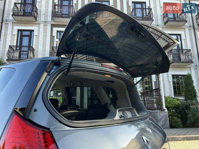 Серый Рено Сценик, объемом двигателя 2 л и пробегом 176 тыс. км за 6399 $, фото 28 на Automoto.ua