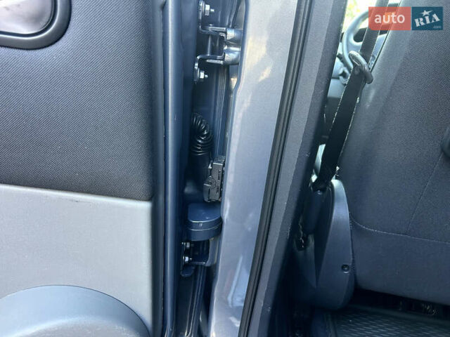 Рено Сценик 2007 в Виннице на Automoto.ua Серый Рено Сценик, объемом двигателя 2 л и пробегом 176 тыс. км за 6399 $, фото 67 на Automoto.ua