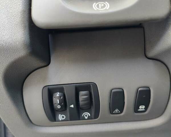 Серый Рено Сценик, объемом двигателя 1.5 л и пробегом 240 тыс. км за 5650 $, фото 2 на Automoto.ua