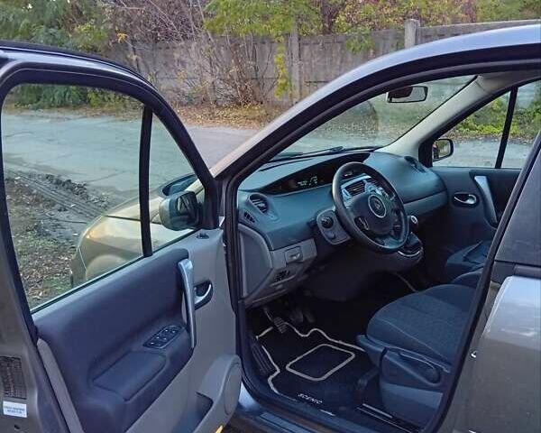 Рено Сценик 2008 в Полтаве на Automoto.ua Серый Рено Сценик, объемом двигателя 2 л и пробегом 193 тыс. км за 5499 $, фото 13 на Automoto.ua
