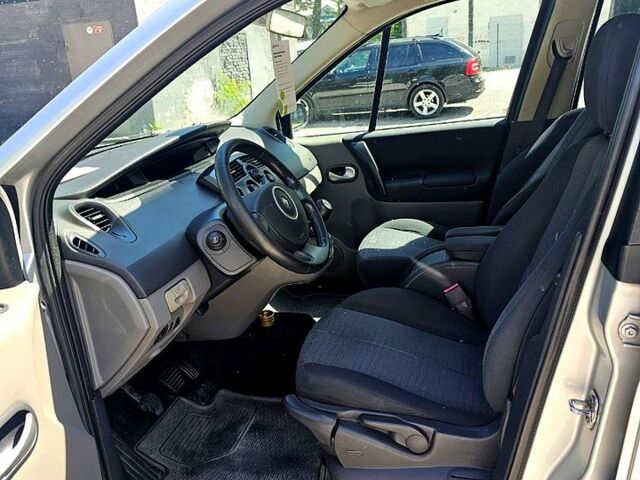 Серый Рено Сценик, объемом двигателя 1.6 л и пробегом 236 тыс. км за 5800 $, фото 2 на Automoto.ua