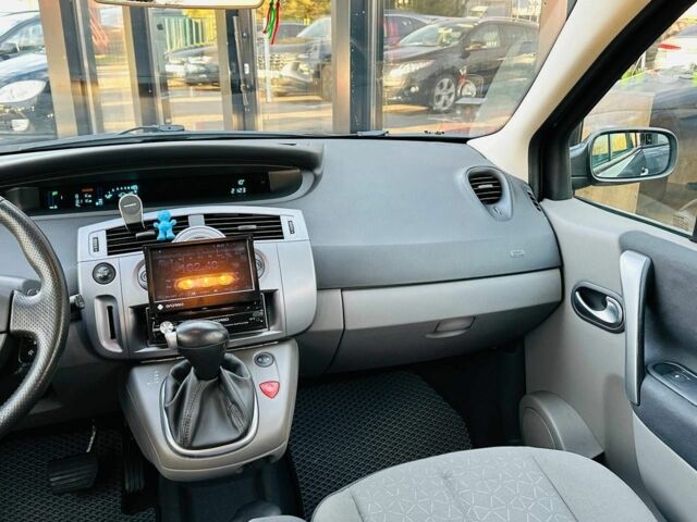 Сірий Рено Сценік, об'ємом двигуна 1.6 л та пробігом 155 тис. км за 6399 $, фото 21 на Automoto.ua