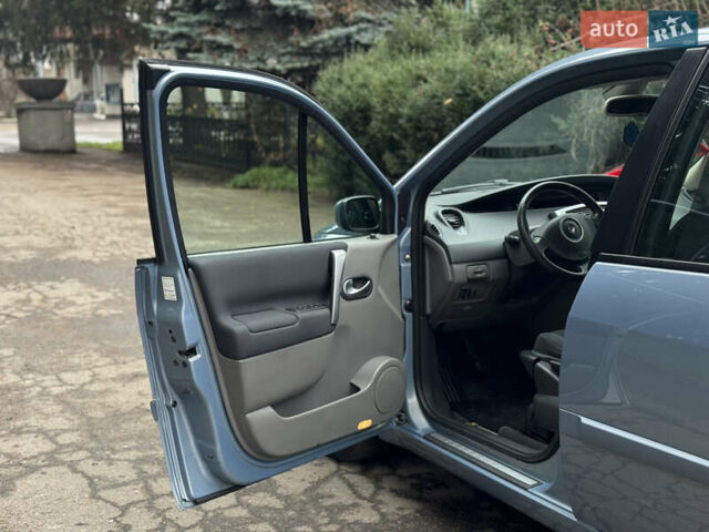 Серый Рено Сценик, объемом двигателя 1.6 л и пробегом 190 тыс. км за 5650 $, фото 11 на Automoto.ua