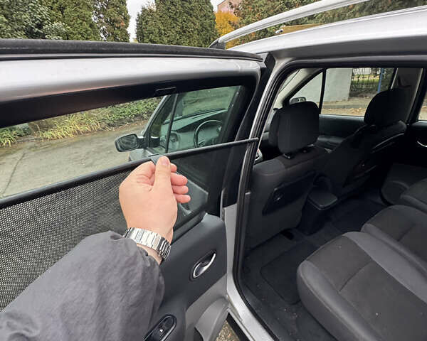 Сірий Рено Сценік, об'ємом двигуна 1.6 л та пробігом 211 тис. км за 6700 $, фото 17 на Automoto.ua