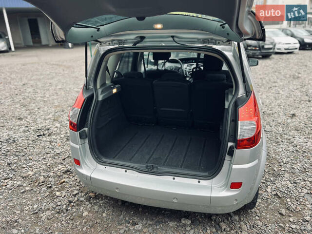 Сірий Рено Сценік, об'ємом двигуна 2 л та пробігом 128 тис. км за 7100 $, фото 31 на Automoto.ua