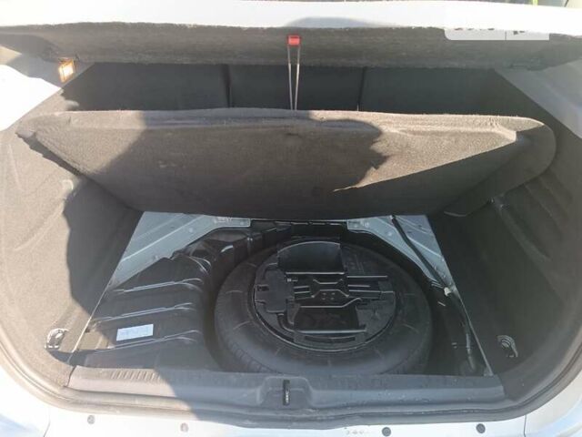 Серый Рено Сценик, объемом двигателя 1.6 л и пробегом 126 тыс. км за 5500 $, фото 11 на Automoto.ua